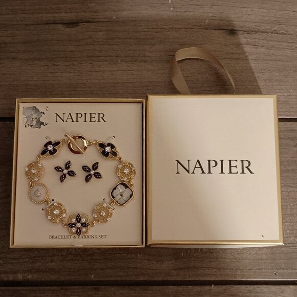 Napier Bracelet and Earring Set Gold Tone Brand New - Picture 1 of 7